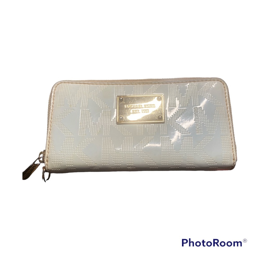 White Michael Kors Wallet